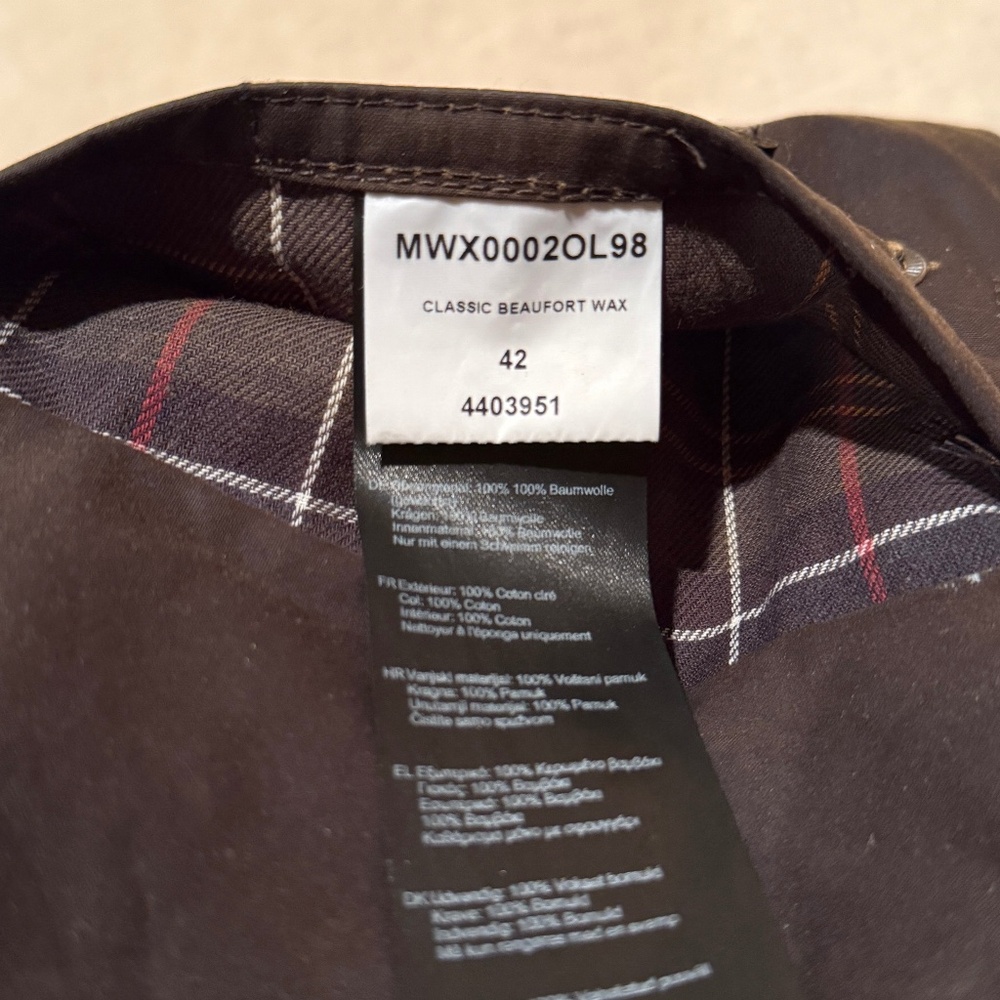 Barbour Classic Beaufort Waxed Jacket - Picture 14 of 14